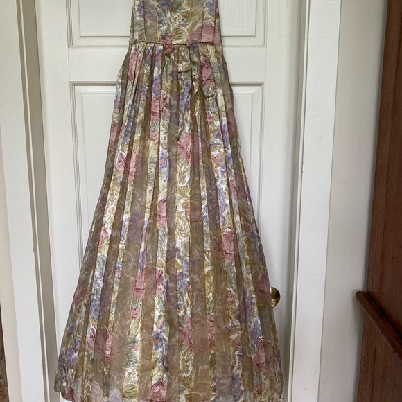 Silk formal gown and matching 103”x43” scarf. Green, pink, beige, gold threads. - Picture 5 of 6